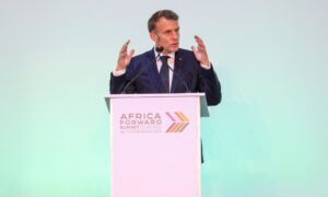 Emmanuel Macron praises binationality, “a treasure and an opportunity”
