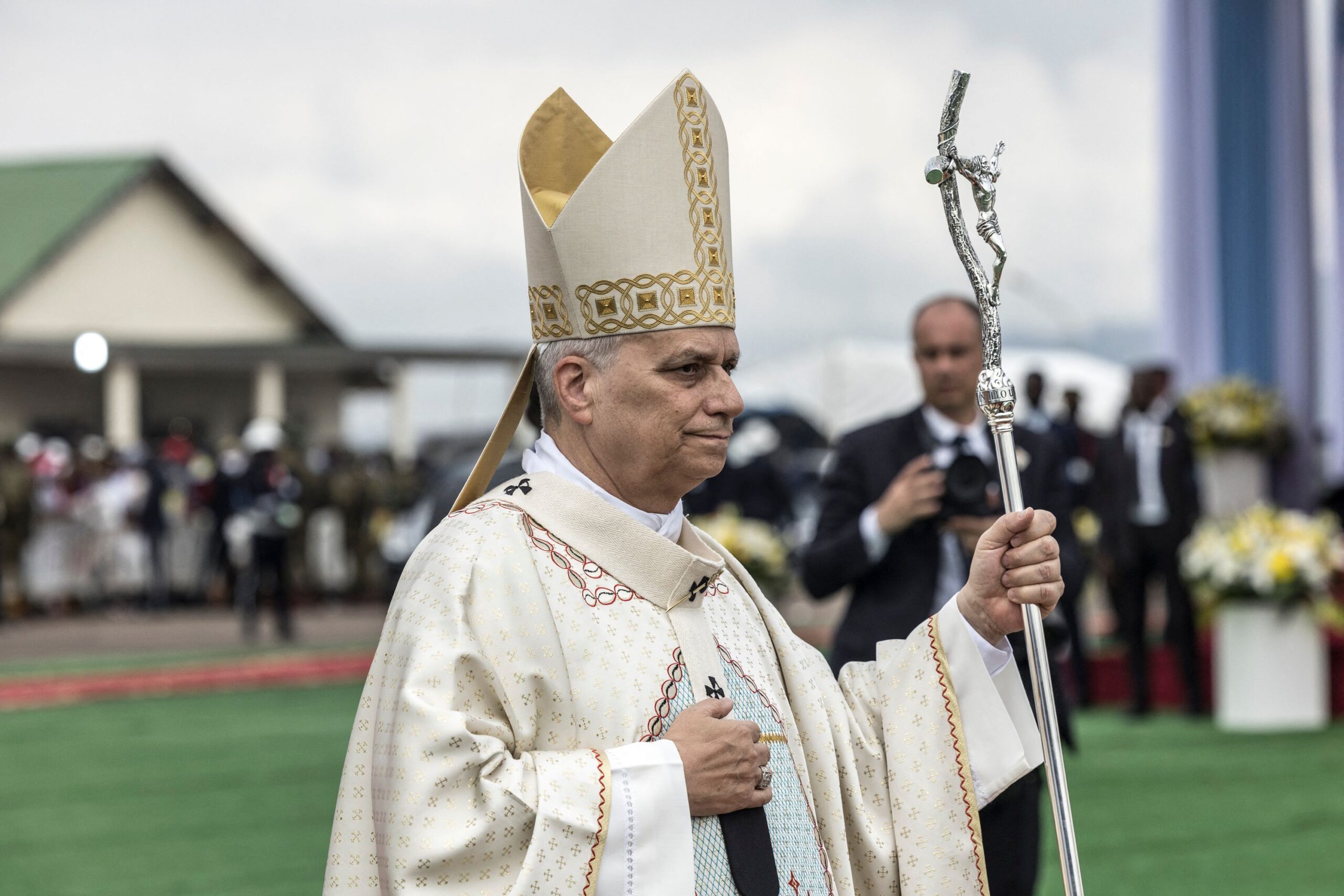 Pope Leo XIV calls on young Cameroonians to “serve their country” rather than emigrate
