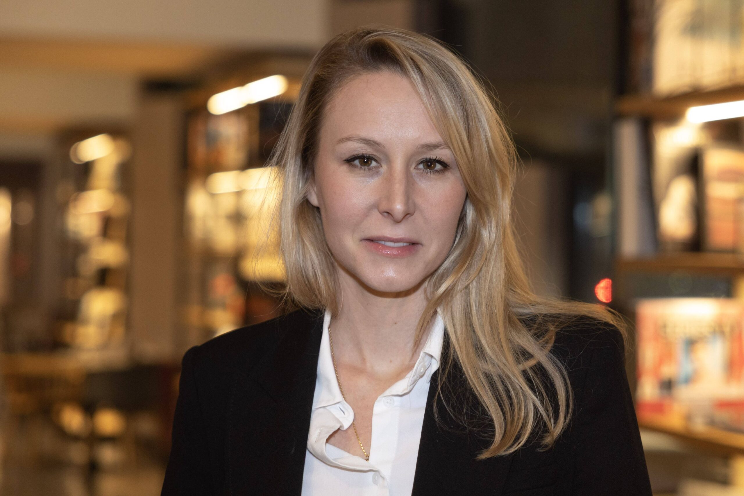 European flags removed from town halls: Marion Maréchal defends a “civilizational reference”