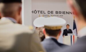 Speech to the armies: Macron promises that France will defend “freedom and law”, “at the cost of blood if necessary”