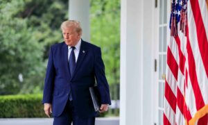 United States: the polls, Trump’s other war