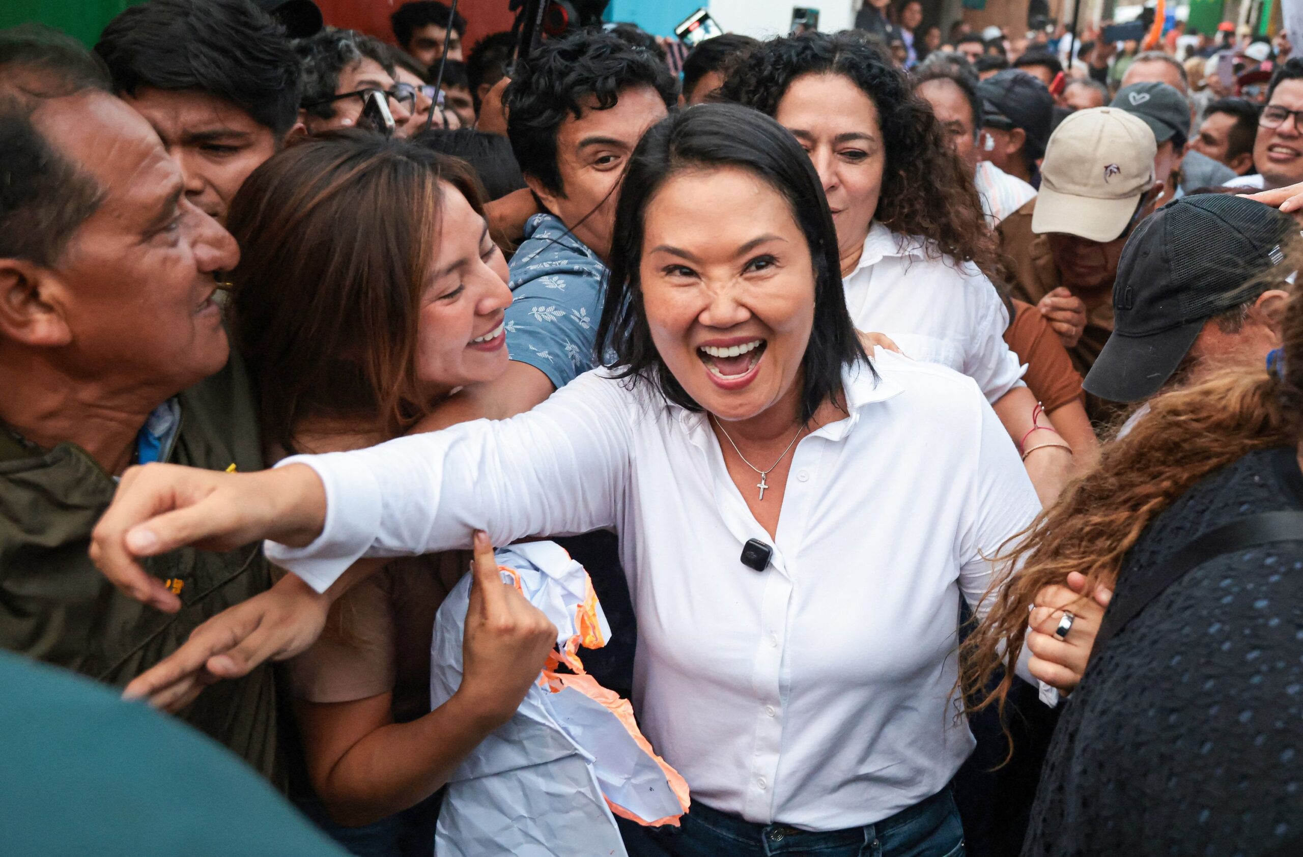 Peru: Keiko Fujimori at the gates of power thirty-five years after her father