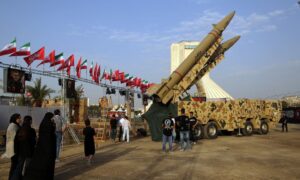Middle East: Iran attacks US bases after new Trump strikes