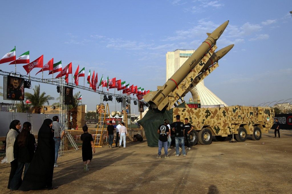 Middle East: Iran attacks US bases after new Trump strikes