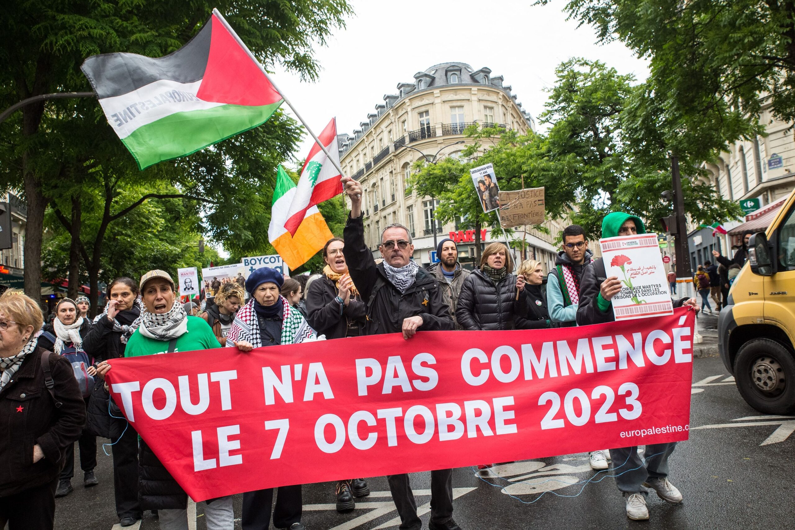 October 7 in the mirror of French fractures